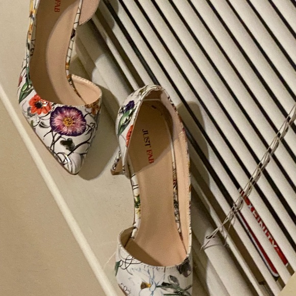 Super cute white heels with design - Picture 6 of 6